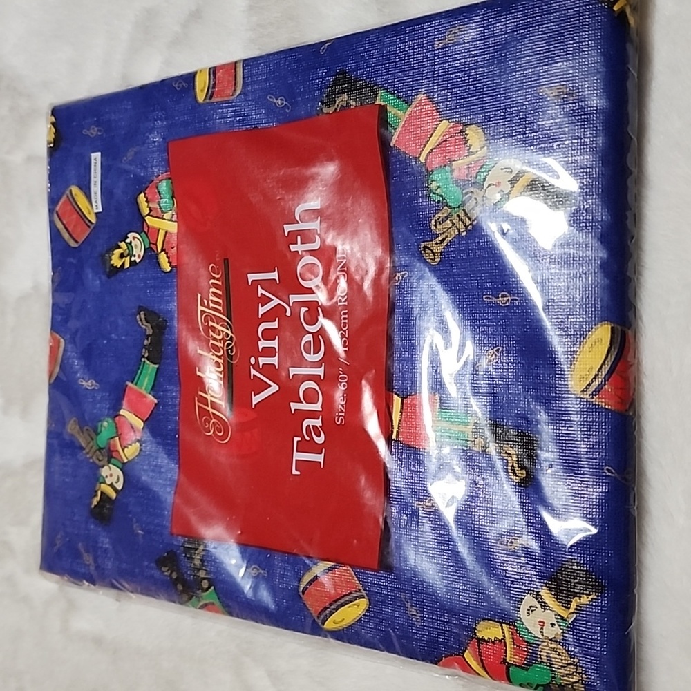 NEW IN PACKAGE  HOLIDAY  TIME  VINYL TABLECLOTH